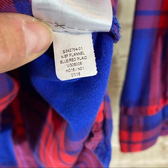 Old navy plaid “the boyfriend shirt” size small - Picture 10 of 15